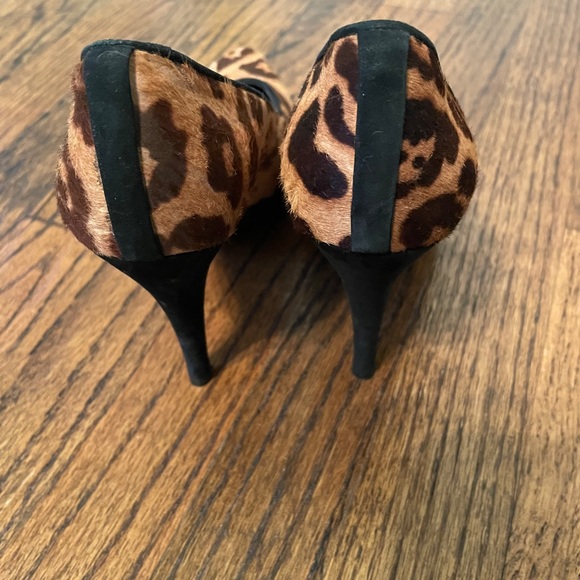 Stuart Weitzman leopard print heel - Picture 4 of 11